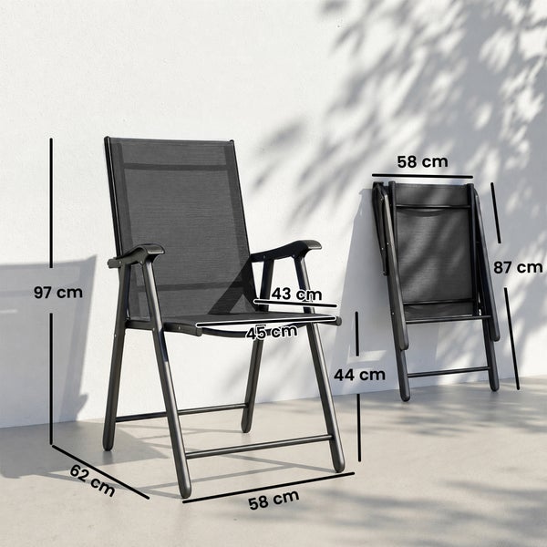 Klappbarer Gartenstuhl aus Metall und Textilgewebe offen und zusammengeklappt mit Maßen in Zentimeter: Höhe 97, Breite 58, Tiefe 62.