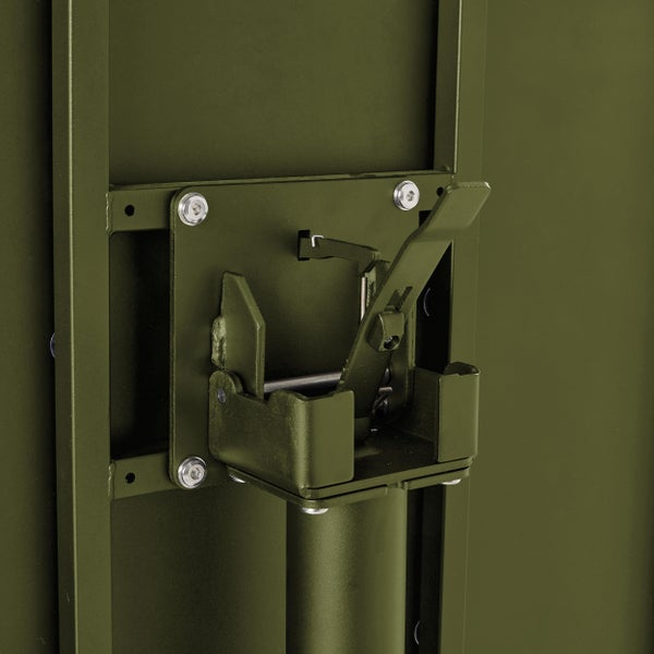 Verriegelungsmechanismus aus grünem Metall für Klapptische oder Klappbänke, Detailansicht.