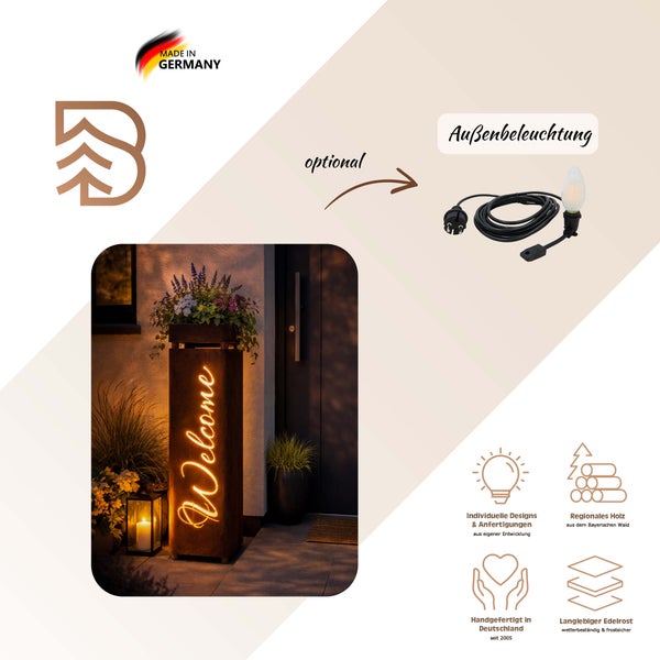 Beleuchtete Dekosäule aus Edelrost mit Welcome Schriftzug und optionaler Außenbeleuchtung für den Eingangsbereich