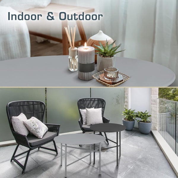 Dekorativer Innen- und Außenbereich mit Tischgruppe und Sitzgelegenheiten auf Balkon und Terrasse