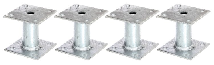 Vier feuerverzinkte Pfostenträger mit quadratischen Stahlplatten und zentralem Rohr zur Befestigung von Holzpfosten.