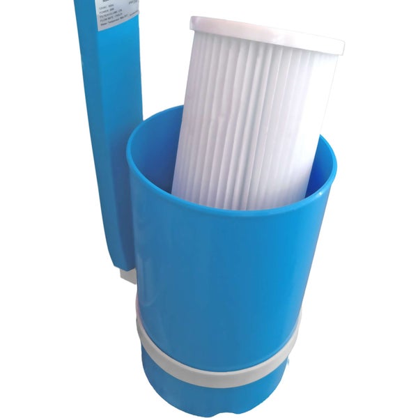 Kartuschenfilter für Pool-Filterpumpe mit weißem Filtereinsatz im blauen Gehäuse.