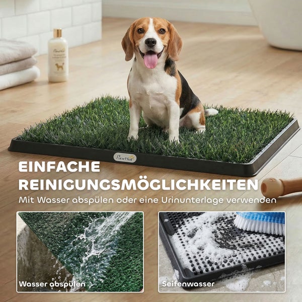 PawHut Hundetoilette mit Kunstrasen und Kunststoffschale. Abgebildet sind ein Beagle auf der Matte sowie die Reinigung mit Wasser und Seifenwasser.