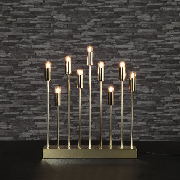 Goldfarbener Kerzenleuchter mit neun Lichtern als Dekoration
