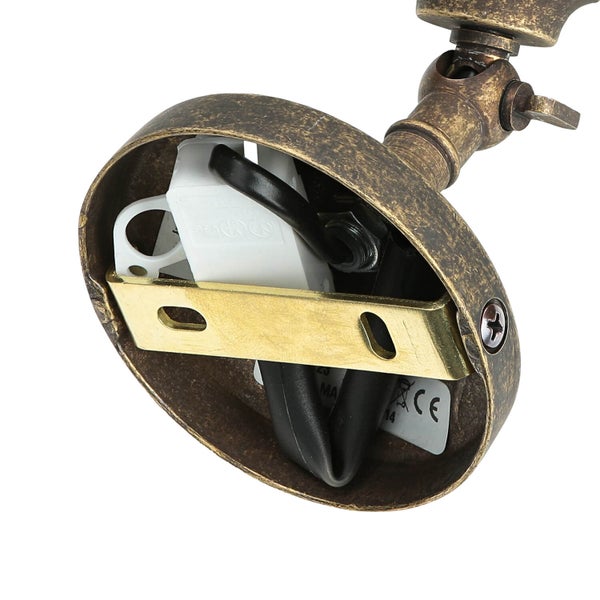 Detailaufnahme einer Wandleuchte mit Halterung und CE Kennzeichen