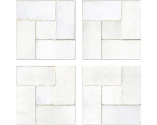 Quadratische Bodenfliesen mit einem modularen geometrischen Muster aus rechteckigen und quadratischen Elementen.
