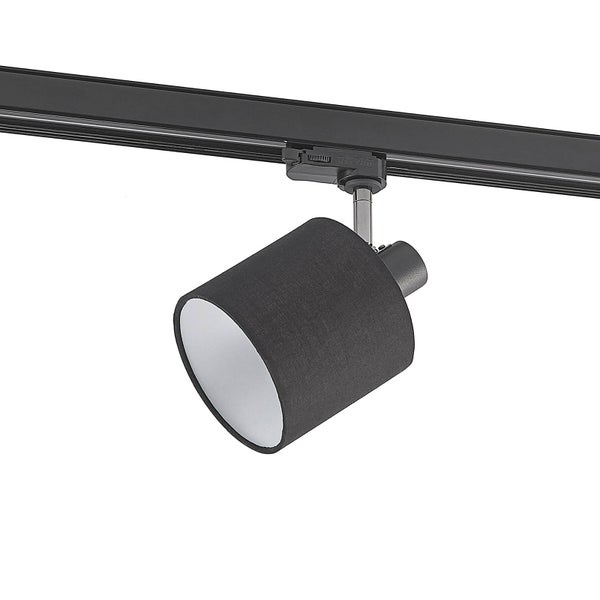 Schienensystem-Strahler mit schwarzem Stoffschirm und weißer Innenseite an einer schwarzen Schiene.