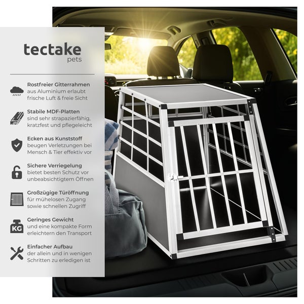 Hundebox aus Aluminium und MDF im Kofferraum eines Autos