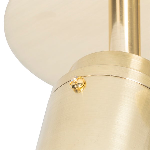 Detailansicht einer goldenen Lampe mit Befestigungsschrauben