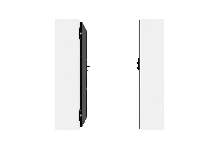 Geöffnete Gartentür mit Schloss