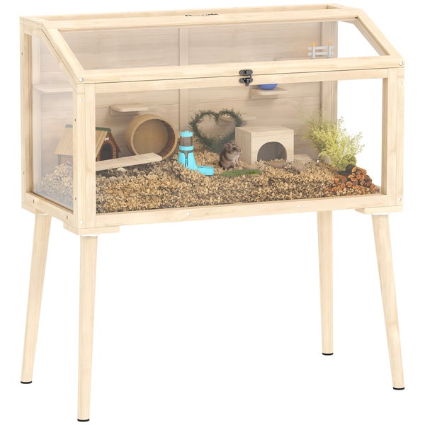 Geräumiges Kleintierheim aus Holz auf Beinen mit Glasfront, eingerichtet mit Hamsterrad, Holzhäuschen, Tränke und Einstreu.