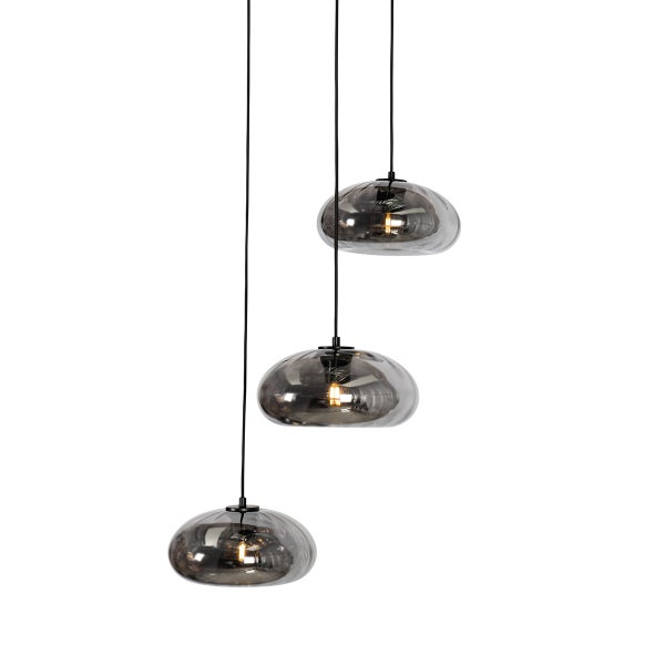 Hängelampe mit drei Leuchten und runden Glasschirmen