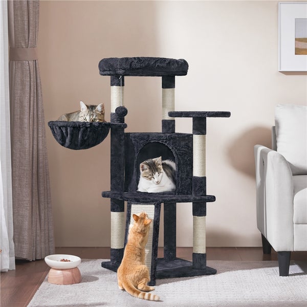 Katzenkratzbaum mit mehreren Ebenen, Kratzsäulen und Katzen