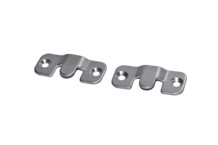 Zwei Metall Spiegelhalterungen oder Montageplatten mit Senkkopfbohrungen zur Befestigung von Spiegeln oder Paneelen.