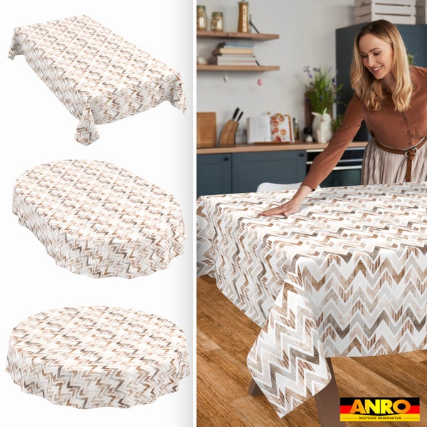 Tischdecke mit Zickzack-Muster in rechteckiger, ovaler und runder Form sowie eine Frau, die sie in einer Küche auflegt. ANRO Logo.