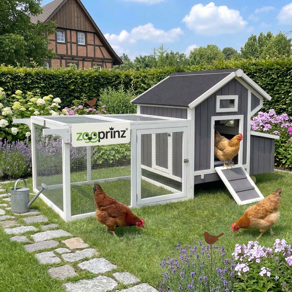 Kleintierstall aus Holz mit einer hohen, herausziehbaren Schublade für eine schnelle und einfache Reinigung.