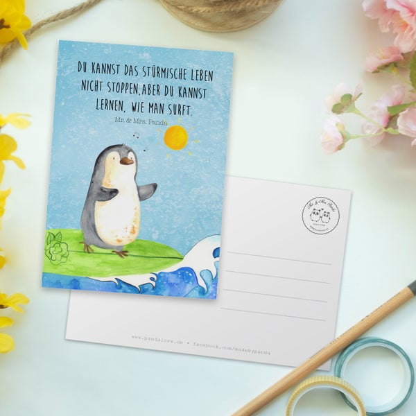 Mr. & Mrs. Panda Postkarte Pinguin Surfer - Eisblau