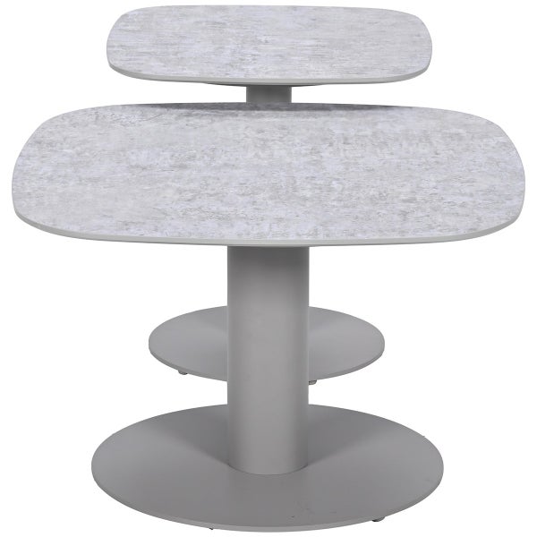 Moderner Couchtisch mit zwei abgerundeten Tischplatten in Betonoptik, Mittelsäule aus Metall und runder Bodenplatte.