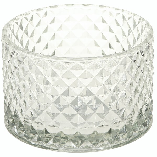 Nahaufnahme einer strukturierten Glasoberfläche mit geometrischem Rautenmuster.