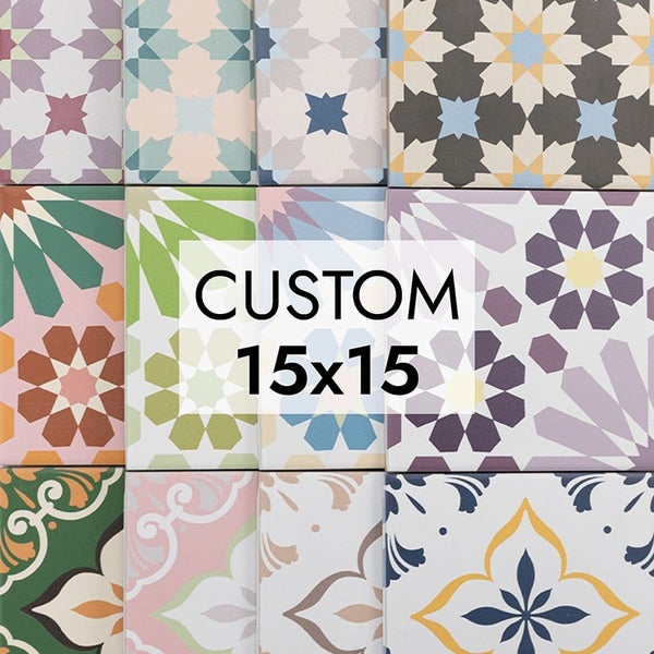 Quadratische Fliesen im Format 15 mal 15 Zentimeter mit verschiedenen orientalischen und floralen Mustern in unterschiedlichen Designs.