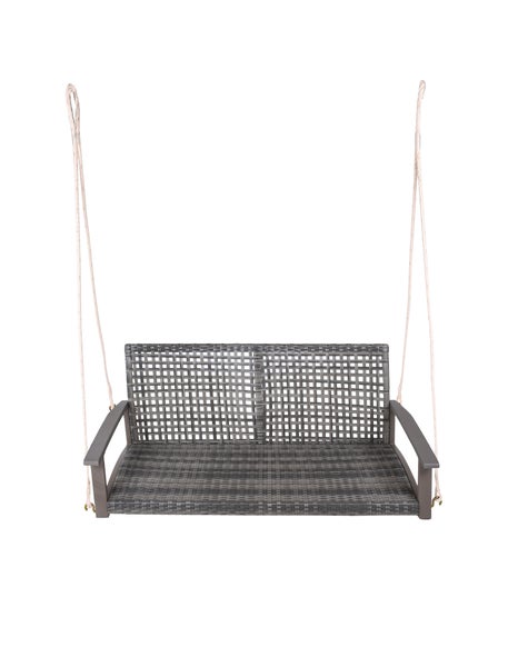 Graue Hängebank aus Polyrattan für zwei Personen mit Seilaufhängung und Armlehnen.