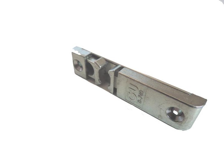 Dekokissen aus robustem Material mit Leinenoptik auf einem Sofa