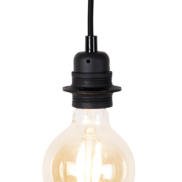LED Pendelleuchte mit einer E27 Fassung und einem transparenten Leuchtmittel für eine stimmungsvolle Beleuchtung.