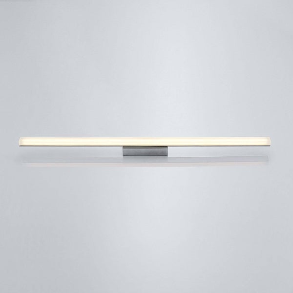 Schmale, längliche LED-Wandleuchte mit warmweißem Licht und Metallhalterung.