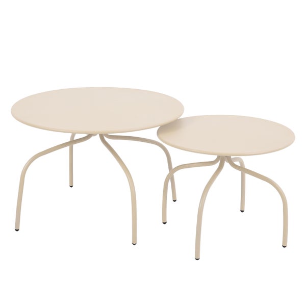 Set aus zwei runden Satztischen aus Metall in Beige mit geschwungenen Beinen.