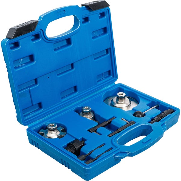 Werkzeugsatz in geöffnetem, blauem Kunststoffkoffer
