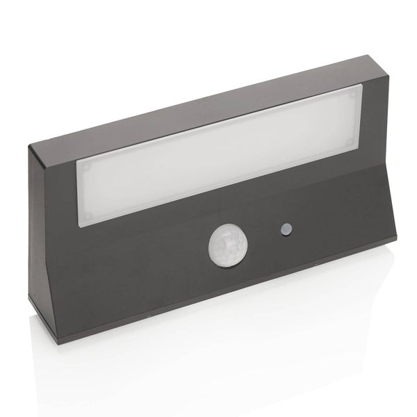Rechteckige schwarze LED-Wandleuchte mit Bewegungssensor und weißem Lichtpaneel.