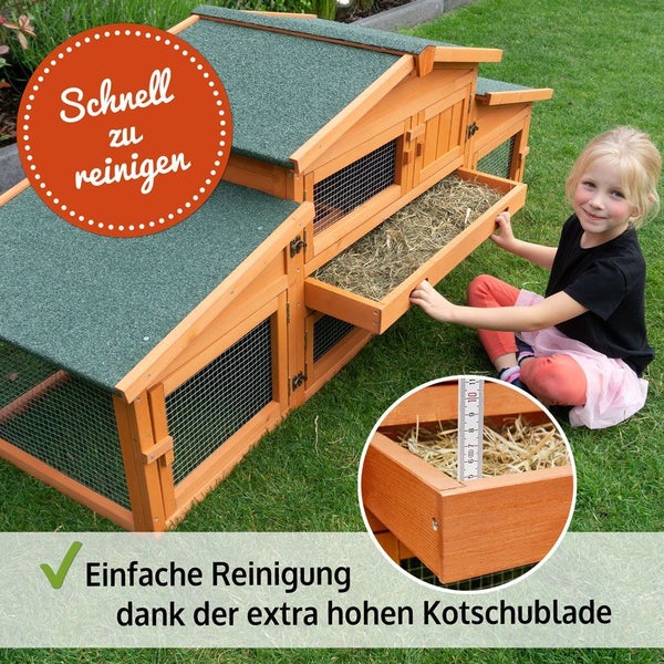 Kleintierstall aus Holz mit grüner Dachpappe und einer herausziehbaren, hohen Kotschublade zur einfachen Reinigung.