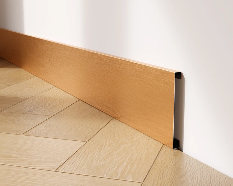 Sockelleiste aus Holz an einer Wand