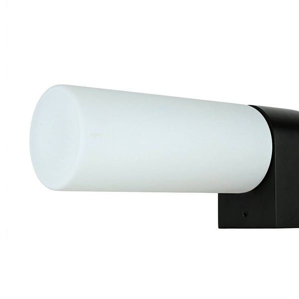 Wandleuchte mit zylindrischem Lampenschirm