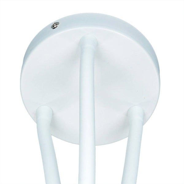 Deckenbefestigung einer Lampe mit drei Stäben