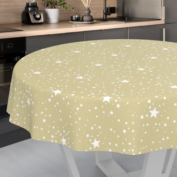 Runde Tischdecke mit Sternenmuster in einer modernen Küche.