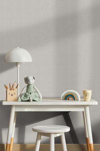 Helle Tapete mit feiner Textur im Kinderzimmer