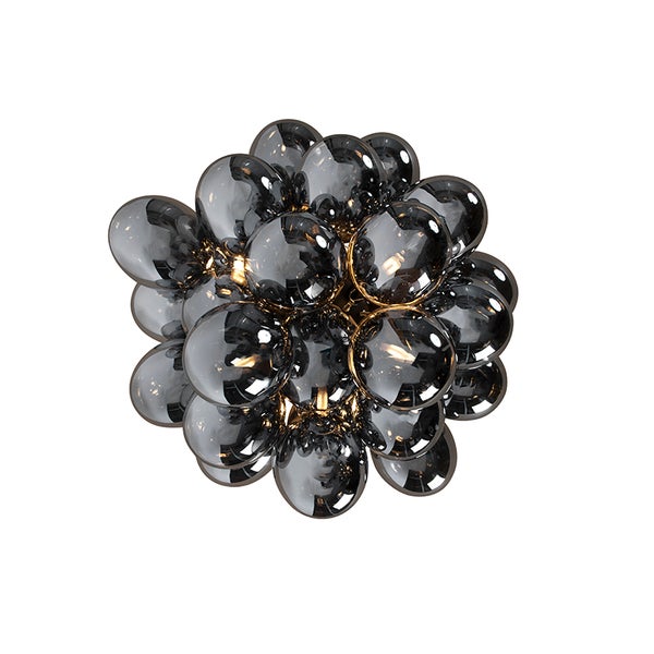 Deckenleuchte mit kugelförmigen Lampenschirmen