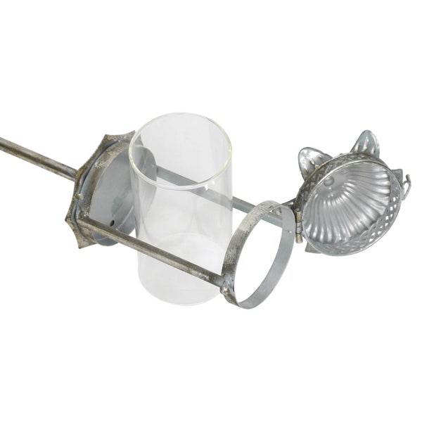 Kerzenhalter mit Glaswindlicht und Ornamenten