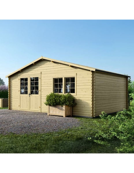 Gartenhaus aus Holz mit Doppeltür und Fenster auf einer Kiesfläche im Garten.