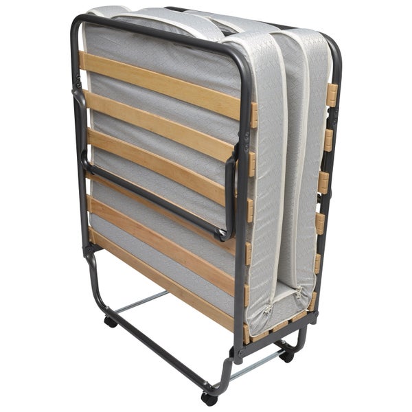 Zusammengeklapptes Gästebett mit Lattenrost und Matratze auf Rollen.