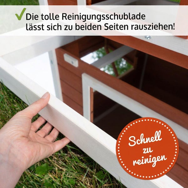 Hühnerstall aus Holz mit zwei seitlichen Nistkästen, Klappdächern zur leichten Eierentnahme und einer Hühnerleiter.