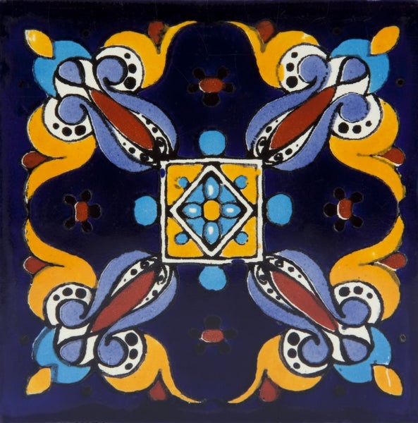 Dekorative Fliese mit floralem Muster für Wand- und Bodengestaltung