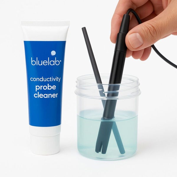 Bluelab Leitfähigkeitssondenreiniger mit Messgerät und Reinigungsflüssigkeit