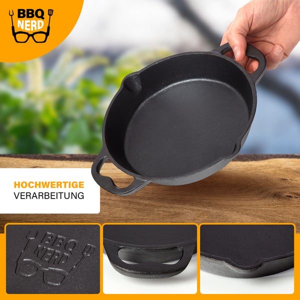 BBQ Nerd Gusseisenpfanne zum Grillen, Rösten, Anbraten | Grillpfanne Ø 20 cm 1650g mit Ausgießer und Henkel | Antihaft-Pfanne Feuerpfanne - hitzebeständig & wärmespeichernd