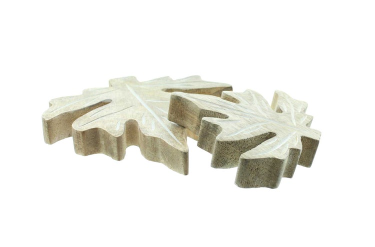 Zwei dekorative Blätter aus Holz