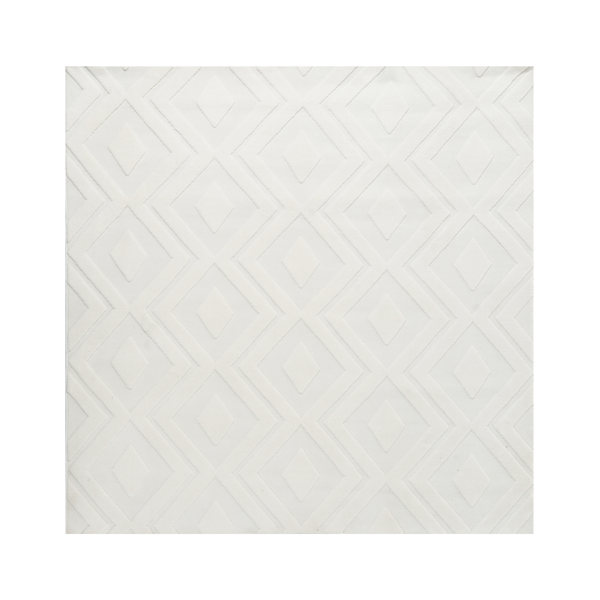 Quadratischer Teppich mit geometrischem Rautenmuster in strukturierter Weboptik