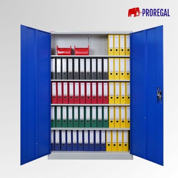 Blauer Metall-Aktenschrank mit zwei geöffneten Türen, befüllt mit Aktenordnern und Lagerboxen. Proregal Logo.