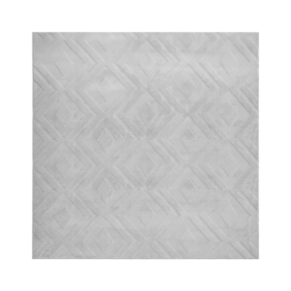 Quadratischer Teppich mit geometrischem Rautenmuster in strukturierter Weboptik für den Wohnbereich.