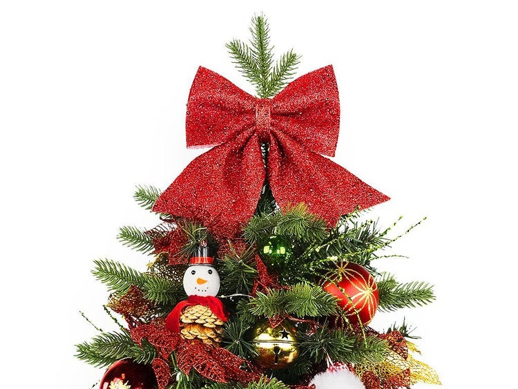 Weihnachtsbaumspitze mit einer großen glitzernden Schleife als Dekoration für den Christbaum.
